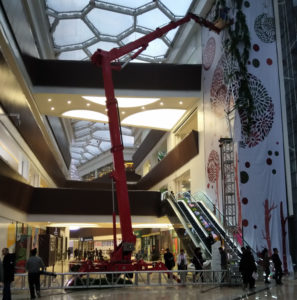 spiderlift indoor jlg genielift crawler crane crawlermount rubber tracks maintenance facility management teupen jlg x23j x20j x26j x33j leo23gt easylift palazzani falcon boomlift scissor lift vertical lift